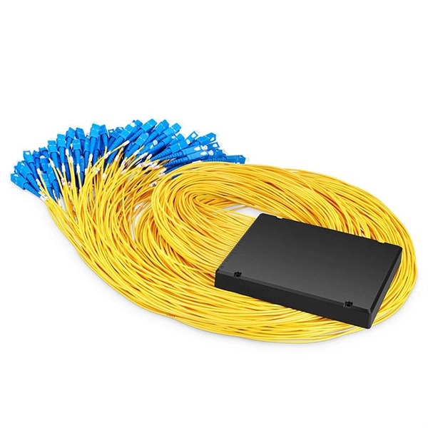 Can the electrical and optical ports of a switch be used simultaneously